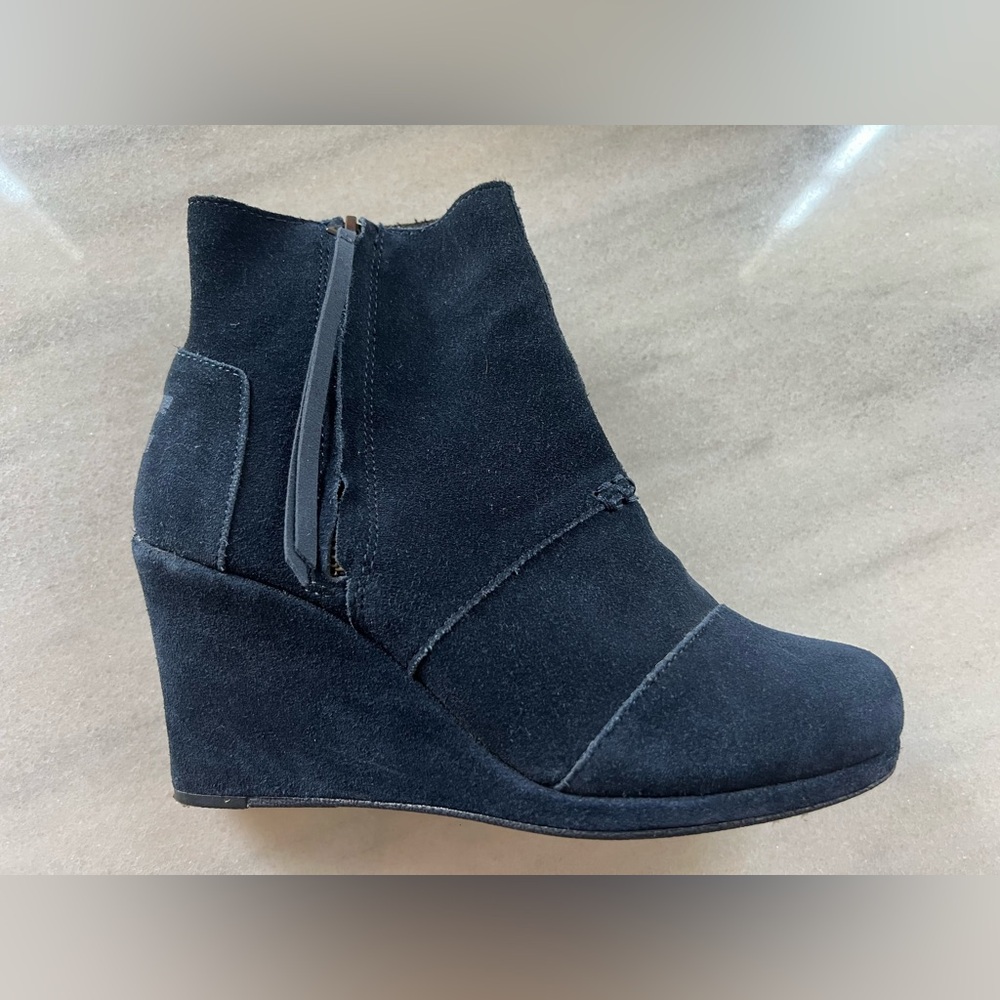 TOMS Suede Wedge Ankle Bootie Black size 8.5